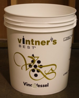 7.9 GALLON BOTTLING BUCKET WITH 1" HOLE